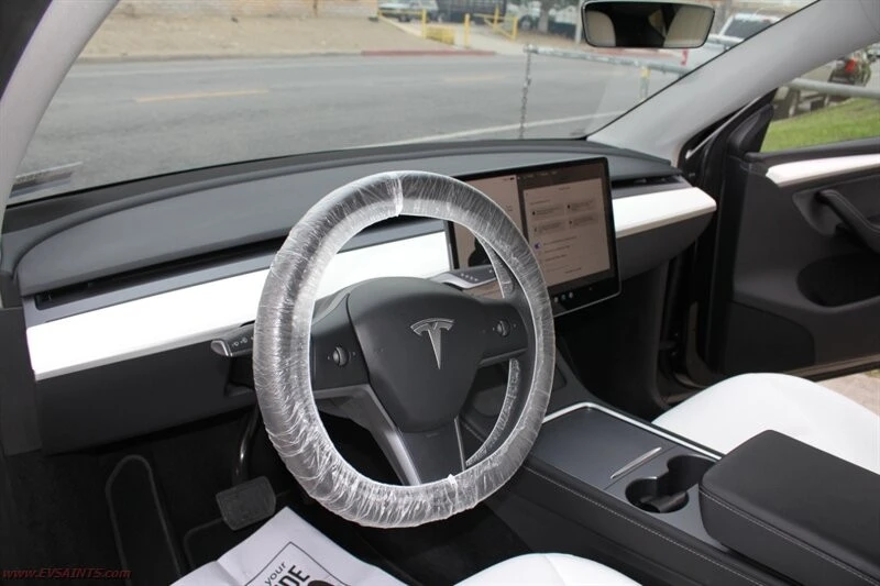 2023 Tesla Model Y - Image 17 of 21