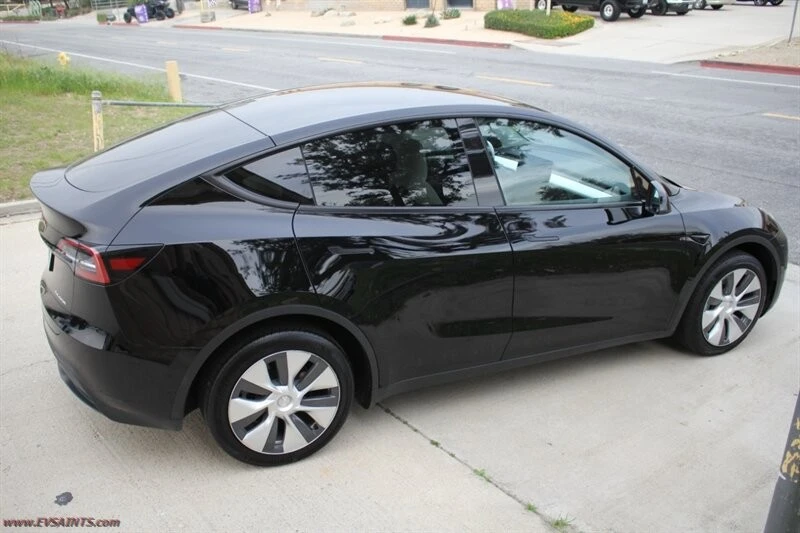 2023 Tesla Model Y - Image 9 of 21
