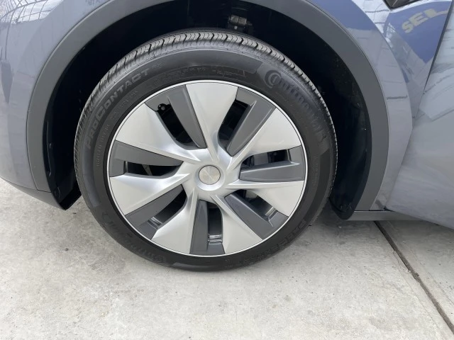 2023 Tesla Model Y - Image 17 of 21