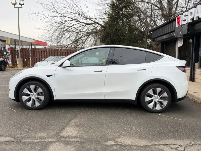 2023 Tesla Model Y - Image 8 of 12