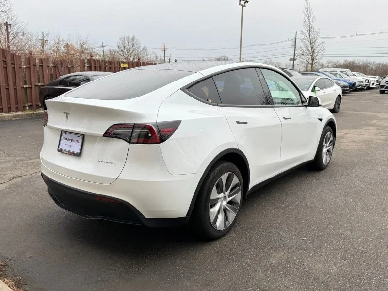 2023 Tesla Model Y - Image 5 of 12