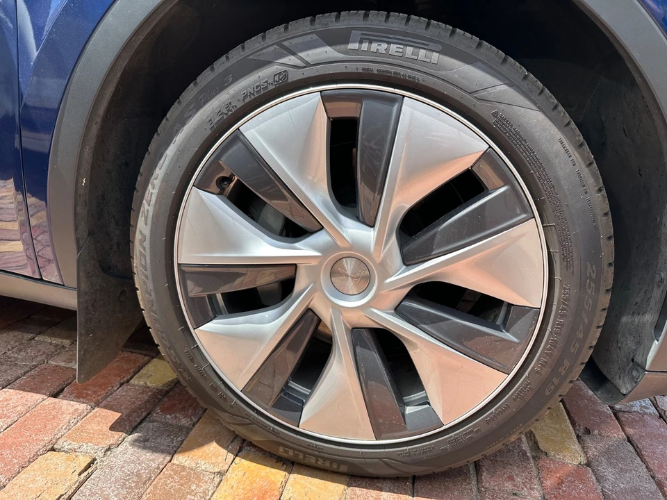 2023 Tesla Model Y - Image 16 of 21