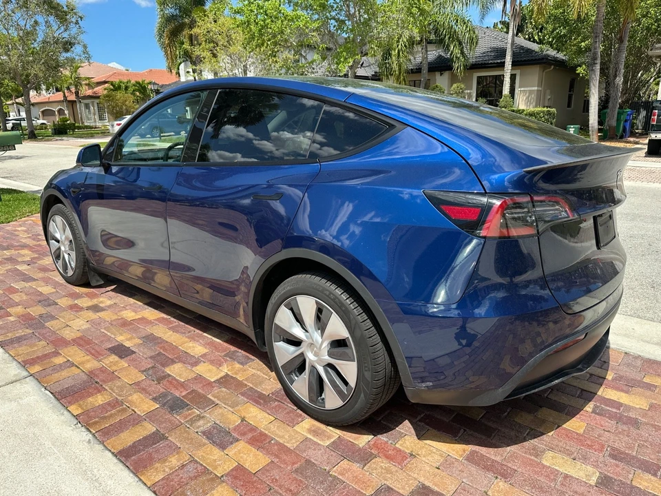 2023 Tesla Model Y - Image 3 of 21