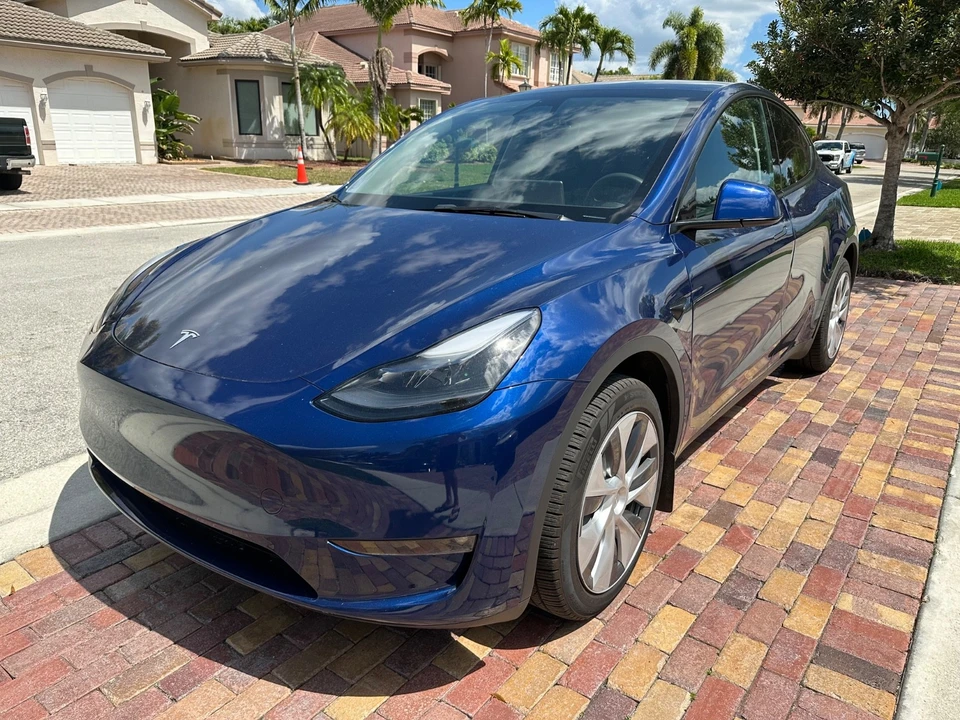 2023 Tesla Model Y - Image 2 of 21