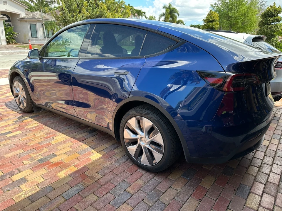 2023 Tesla Model Y - Image 14 of 21