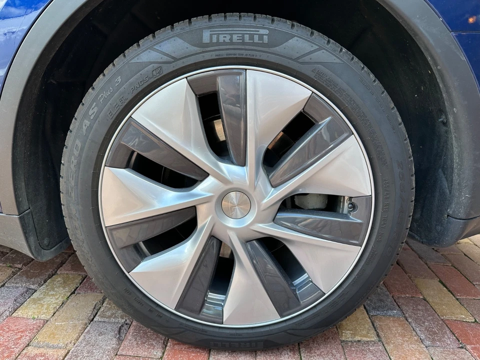 2023 Tesla Model Y - Image 18 of 21