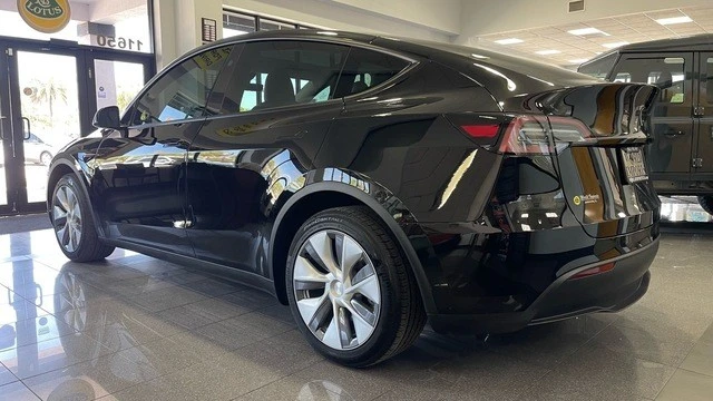 2023 Tesla Model Y - Image 3 of 31
