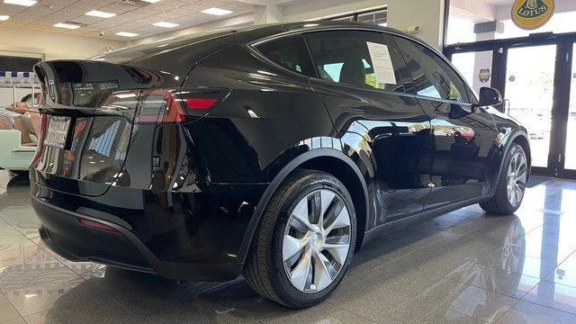 2023 Tesla Model Y - Image 5 of 31