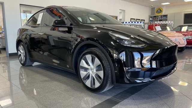 2023 Tesla Model Y - Image 7 of 31