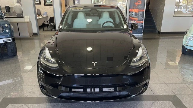 2023 Tesla Model Y - Image 9 of 31