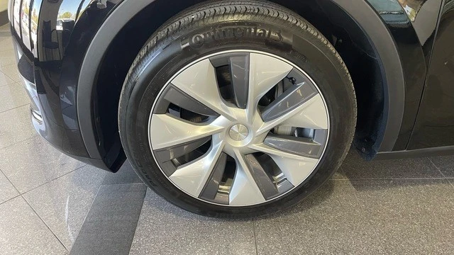 2023 Tesla Model Y - Image 20 of 31