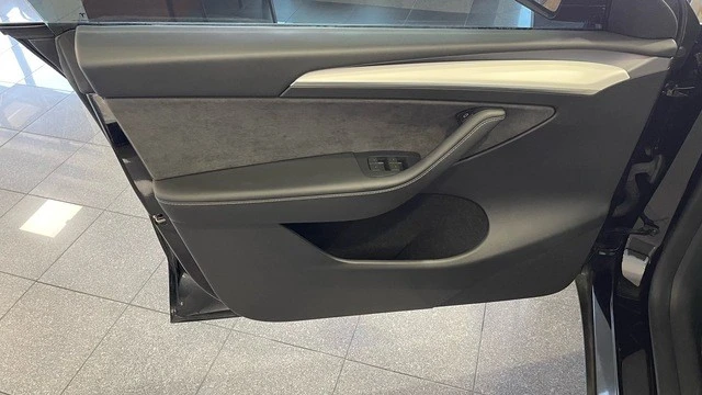 2023 Tesla Model Y - Image 22 of 31
