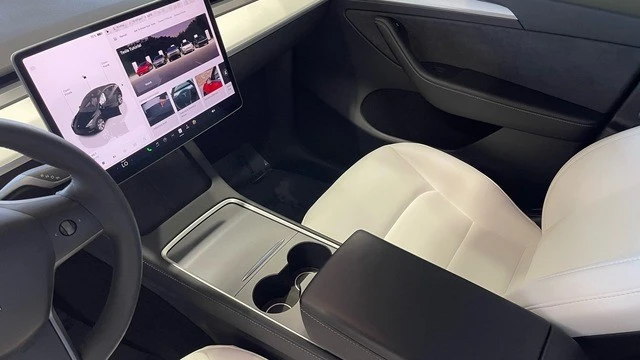 2023 Tesla Model Y - Image 26 of 31