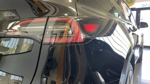 2023 Tesla Model Y - Image 16 of 31