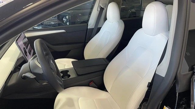 2023 Tesla Model Y - Image 25 of 31