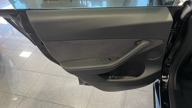 2023 Tesla Model Y - Image 30 of 31