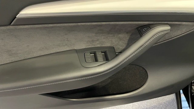 2023 Tesla Model Y - Image 23 of 31