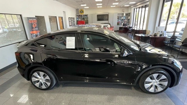 2023 Tesla Model Y - Image 6 of 31