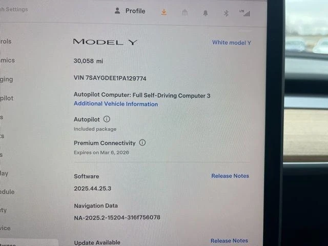 2023 Tesla Model Y - Image 9 of 21