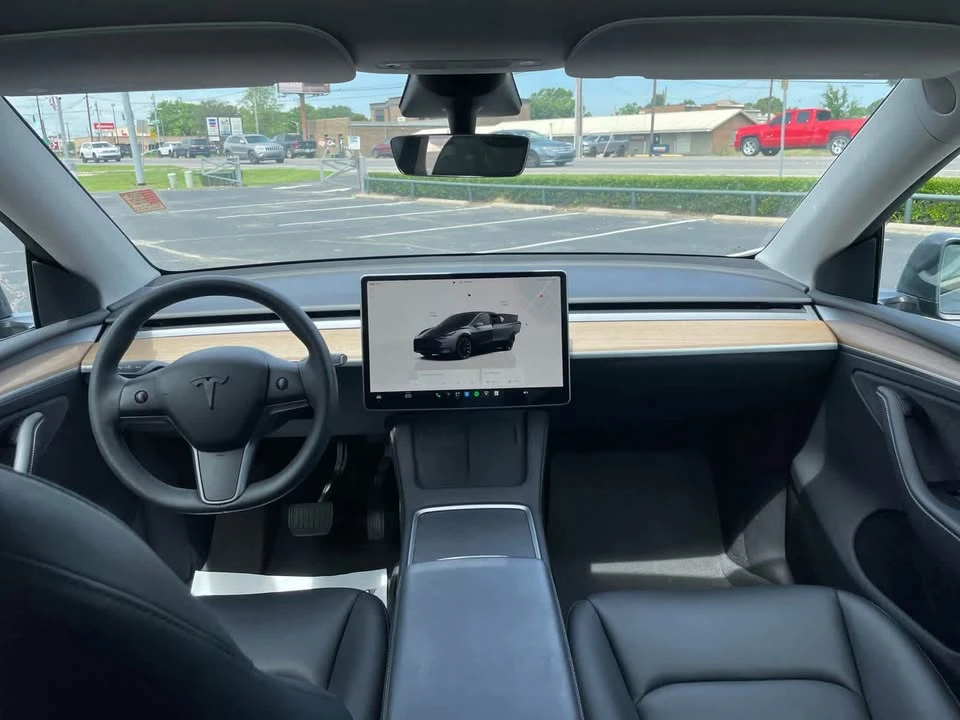 2023 Tesla Model Y - Image 8 of 11