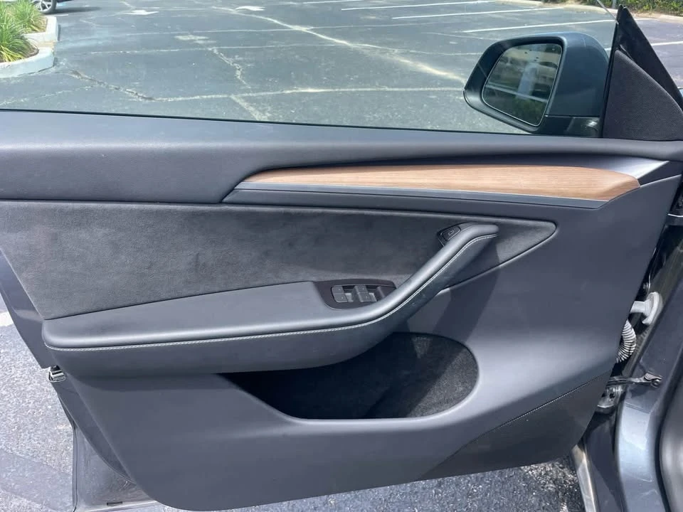 2023 Tesla Model Y - Image 10 of 11