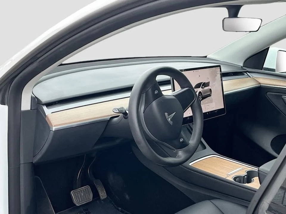 2023 Tesla Model Y - Image 9 of 20