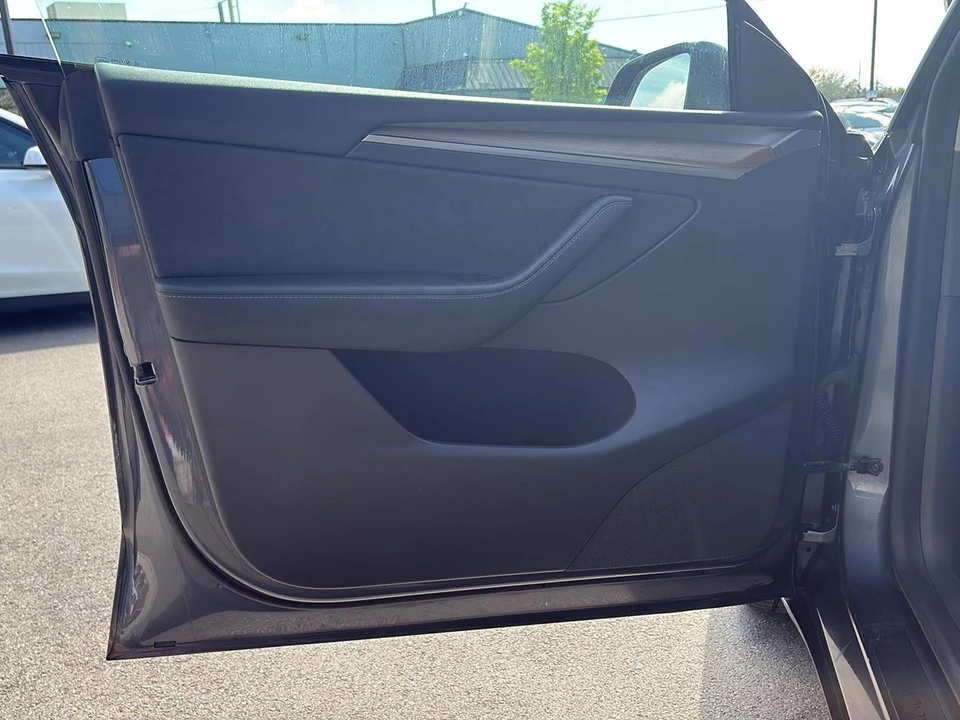 2023 Tesla Model Y - Image 14 of 21