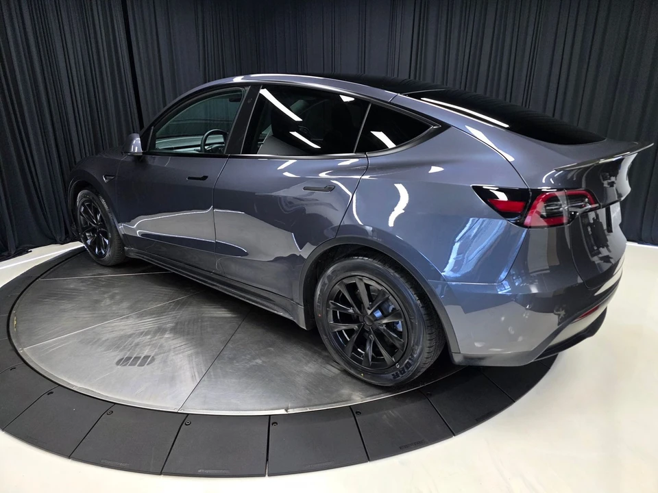 2023 Tesla Model Y - Image 10 of 21