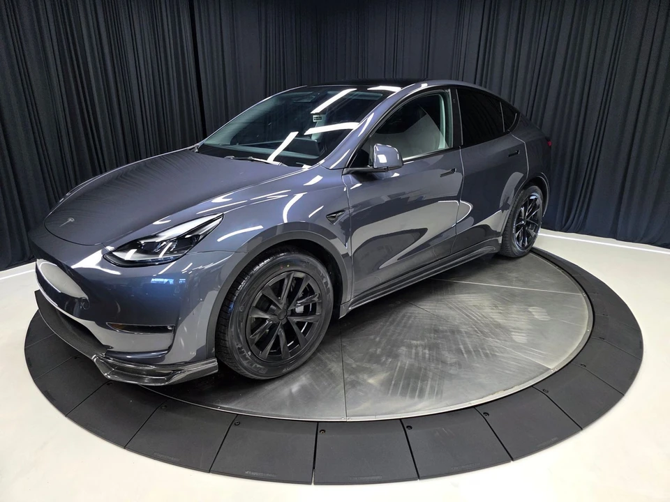 2023 Tesla Model Y - Image 8 of 21