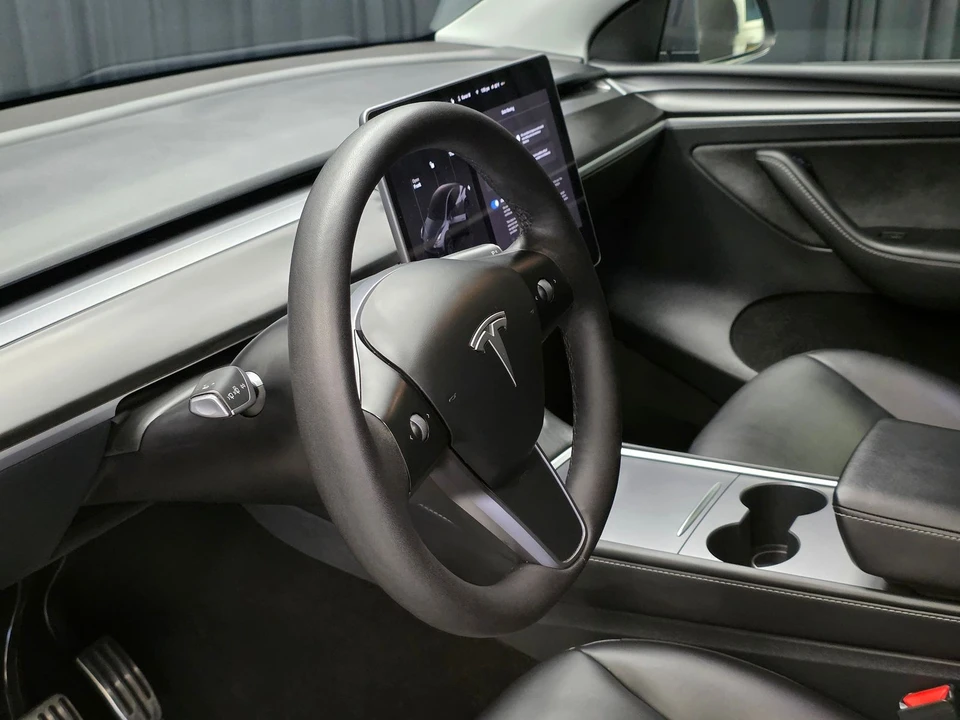 2023 Tesla Model Y - Image 18 of 21