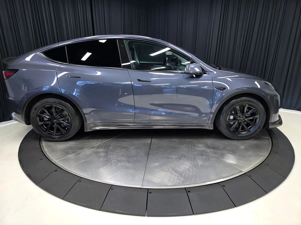 2023 Tesla Model Y - Image 13 of 21