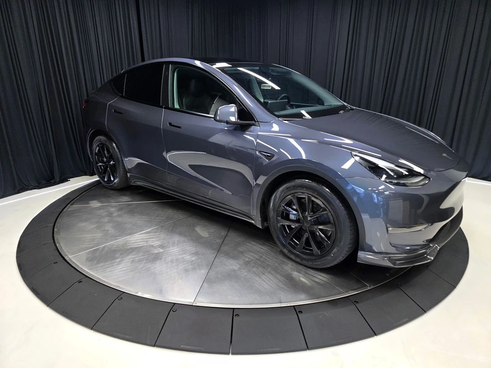 2023 Tesla Model Y - Image 14 of 21