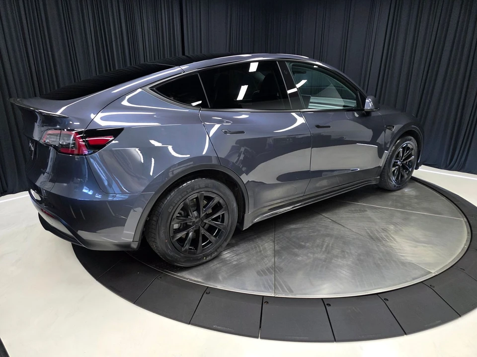 2023 Tesla Model Y - Image 12 of 21