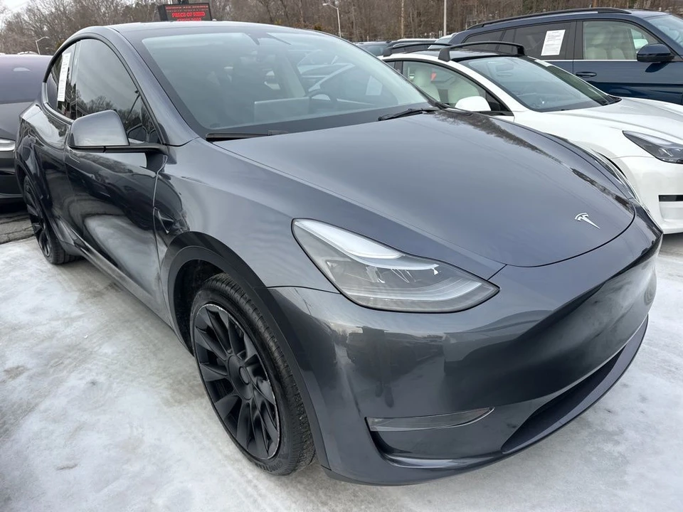 2023 Tesla Model Y - Image 2 of 6