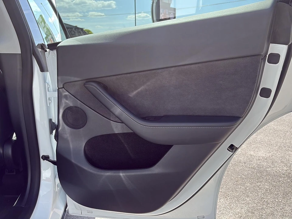 2023 Tesla Model Y - Image 21 of 27