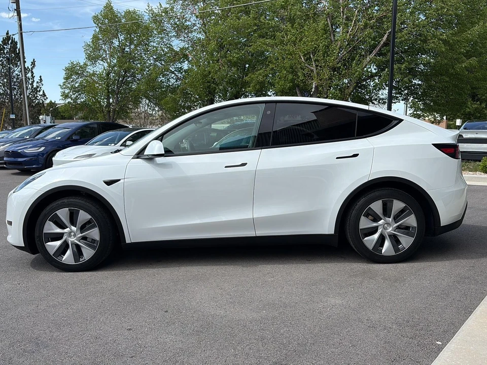 2023 Tesla Model Y - Image 5 of 27