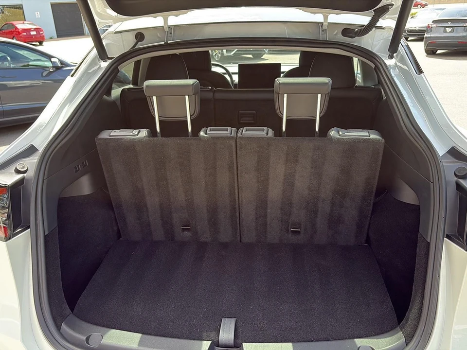 2023 Tesla Model Y - Image 19 of 27