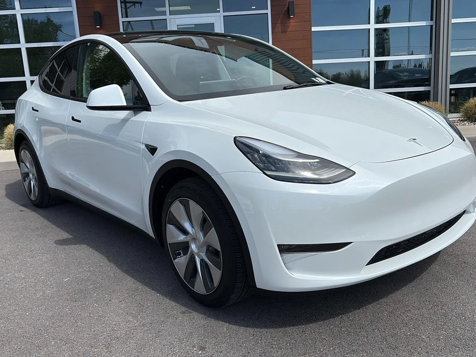 2023 Tesla Model Y - Image 2 of 27