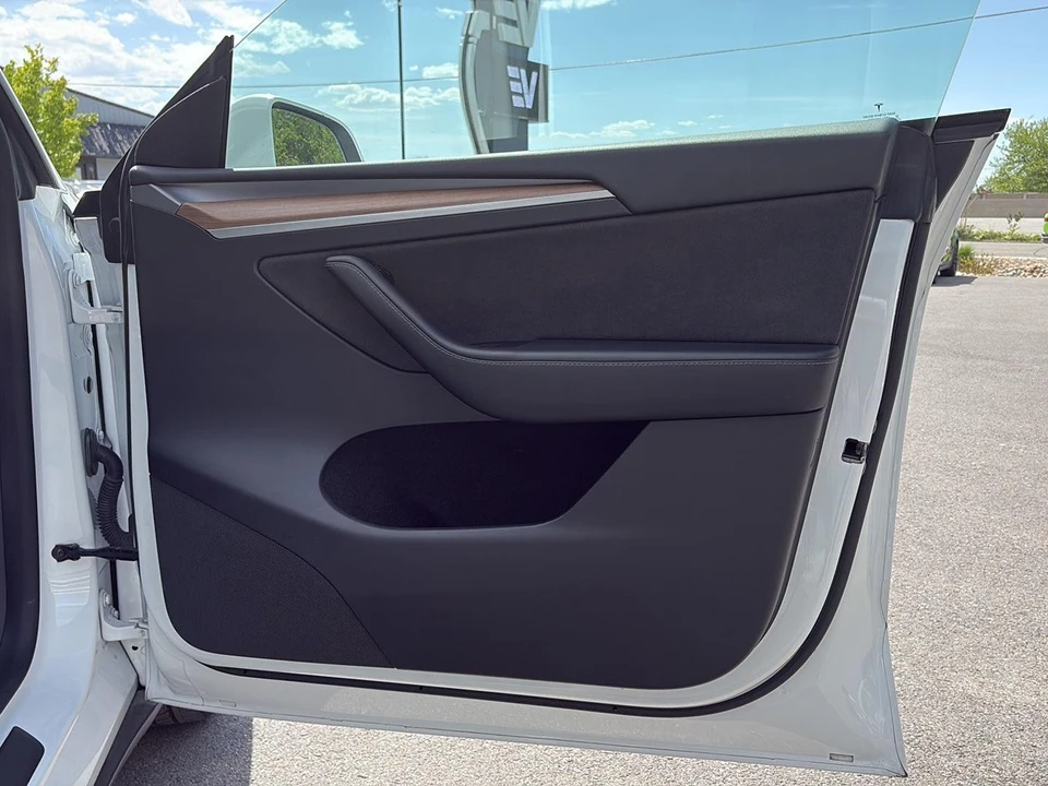 2023 Tesla Model Y - Image 11 of 27