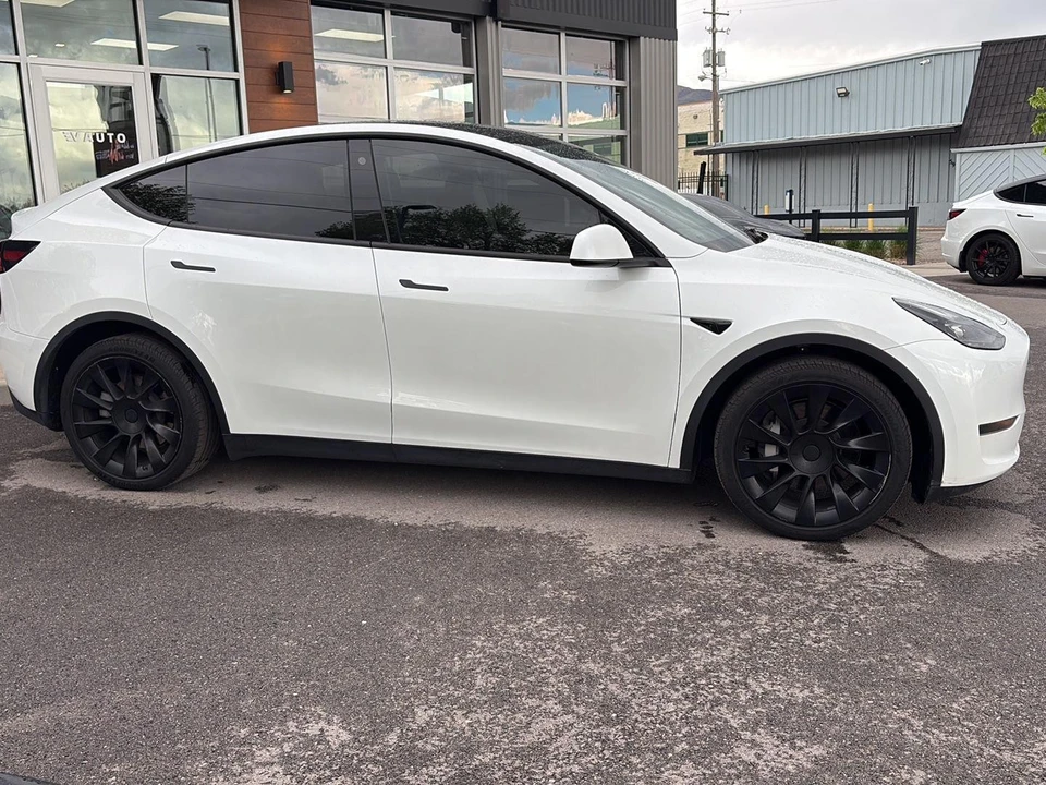 2023 Tesla Model Y - Image 9 of 29