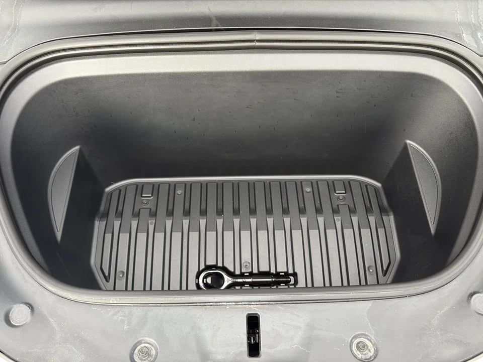 2023 Tesla Model Y - Image 29 of 29