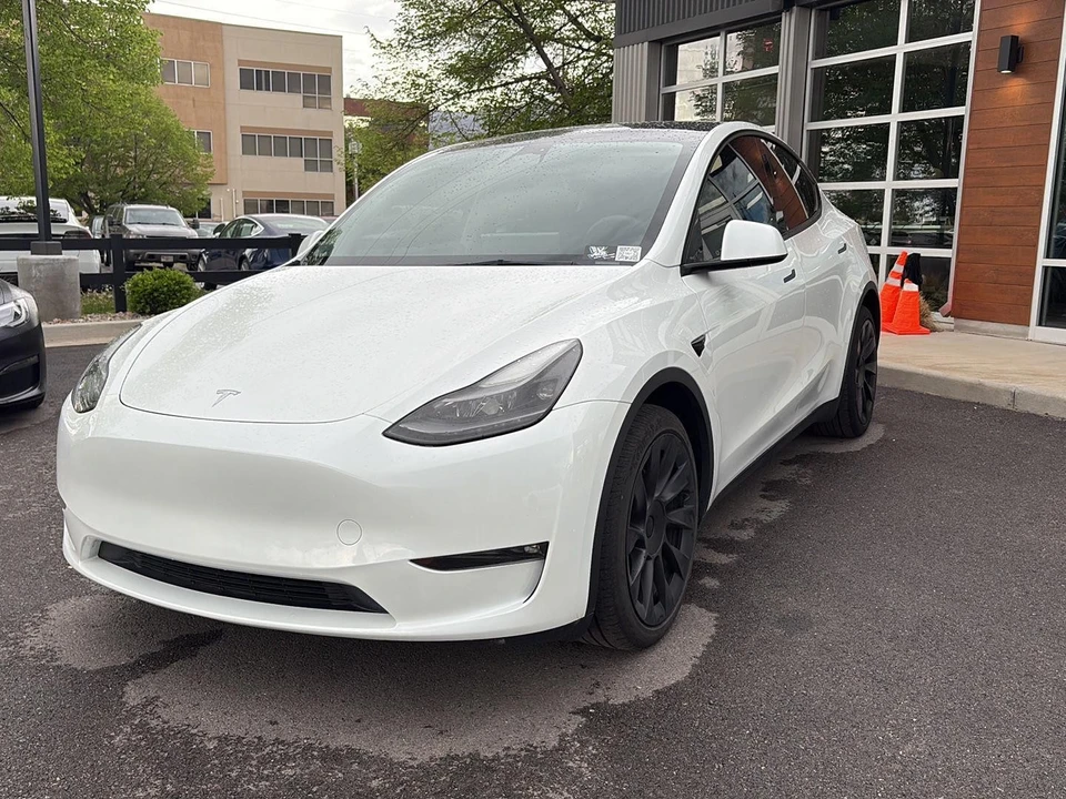 2023 Tesla Model Y - Image 4 of 21