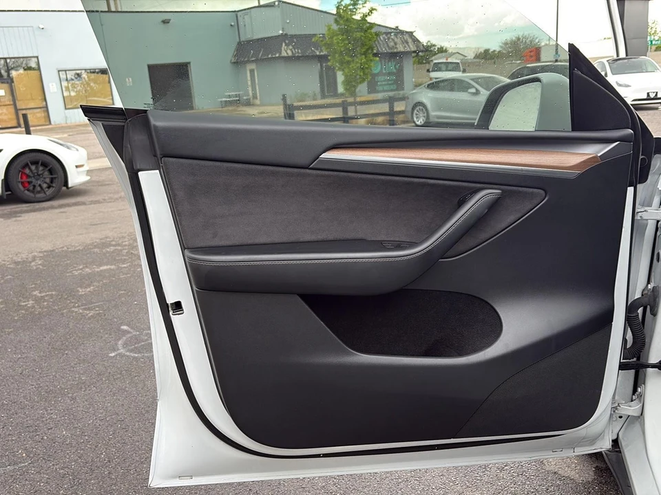 2023 Tesla Model Y - Image 11 of 29