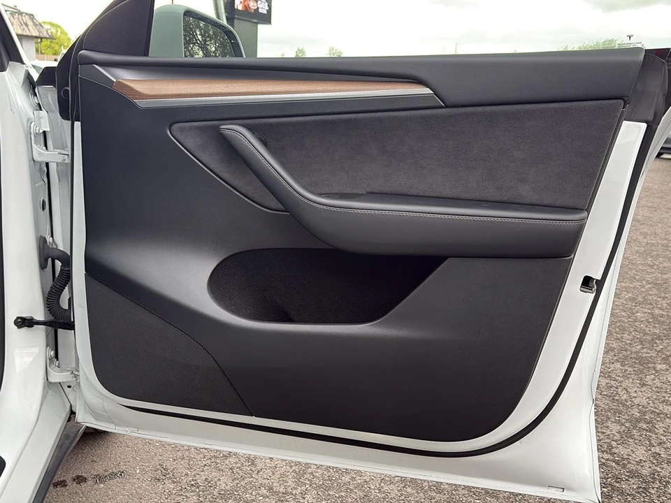 2023 Tesla Model Y - Image 24 of 29