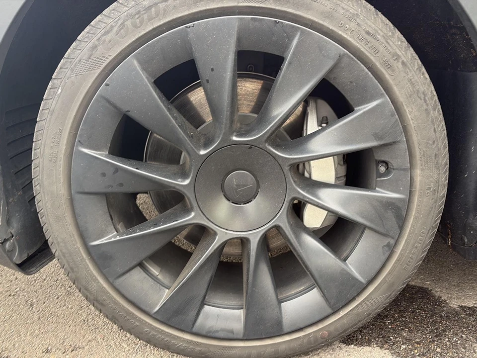 2023 Tesla Model Y - Image 10 of 21