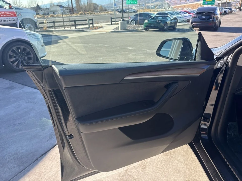 2023 Tesla Model Y - Image 11 of 21