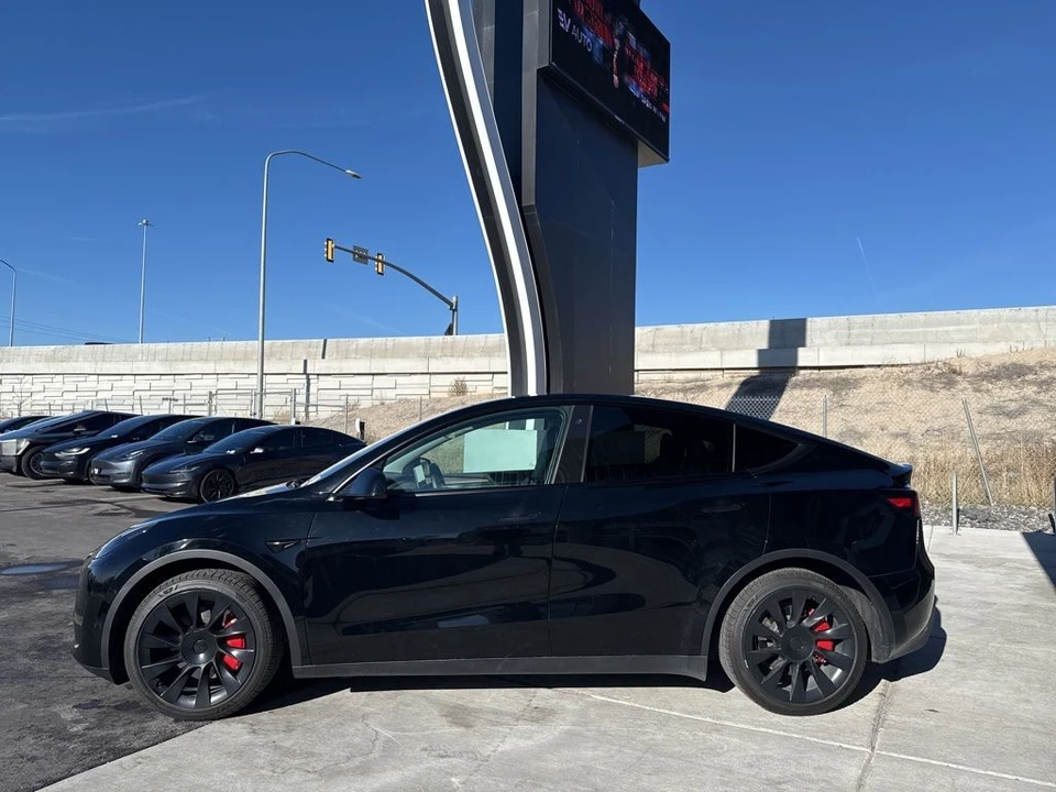 2023 Tesla Model Y - Image 5 of 21