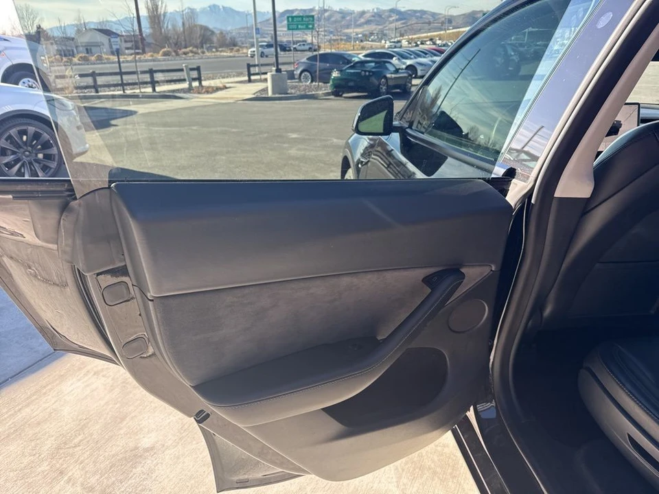2023 Tesla Model Y - Image 14 of 21