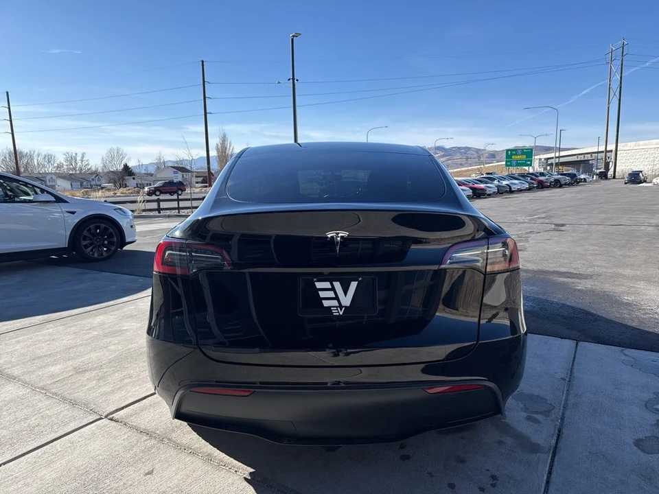 2023 Tesla Model Y - Image 7 of 21