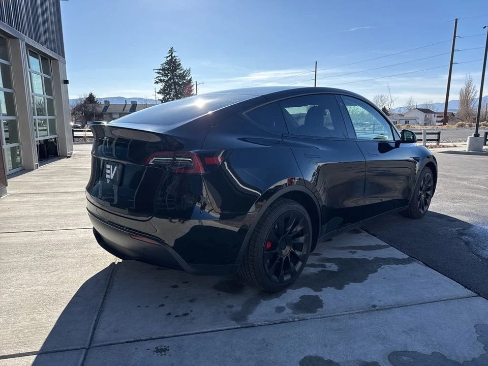 2023 Tesla Model Y - Image 8 of 21